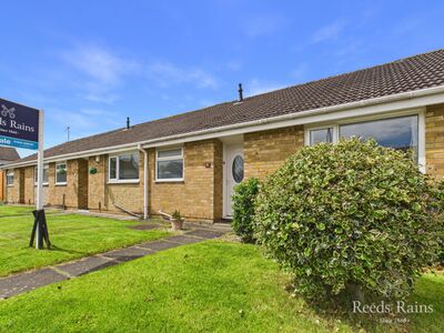 1 bedroom Semi Detached Bungalow for sale