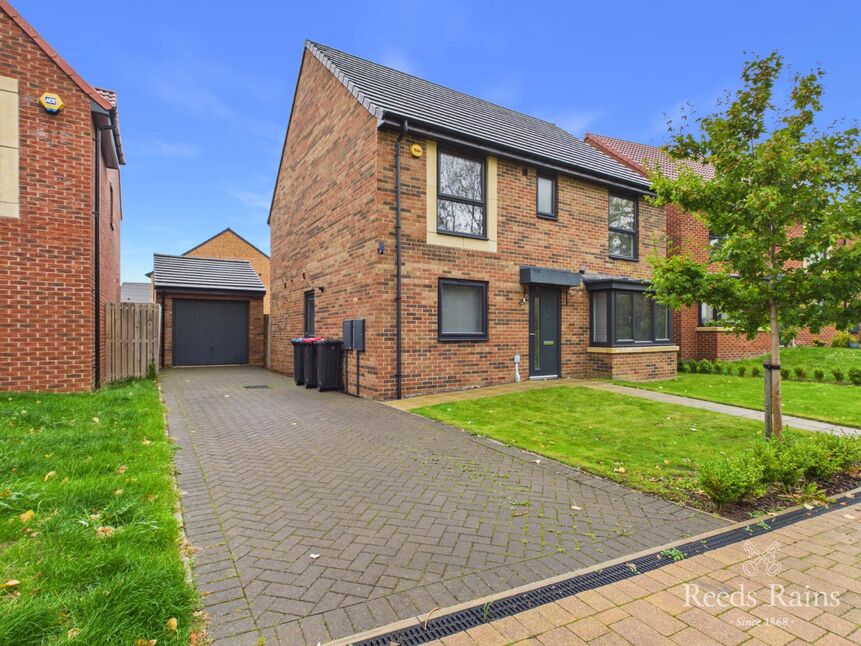 4 bedroom Detached House for sale