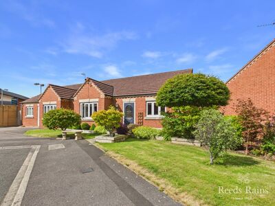 2 bedroom Semi Detached Bungalow for sale