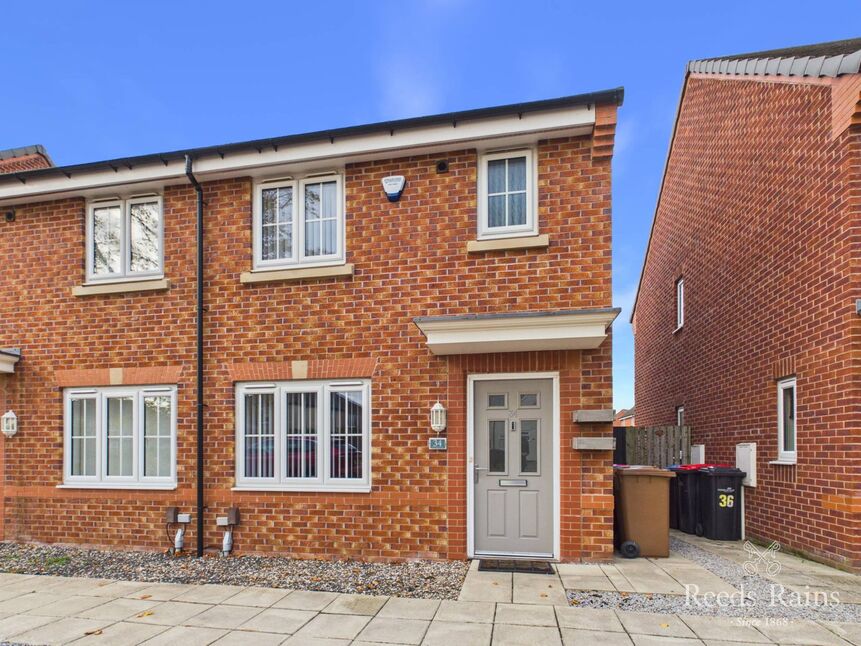 Main image of 2 bedroom Mid Terrace House for sale, Park Road South, Middlesbrough, North Yorkshire, TS4