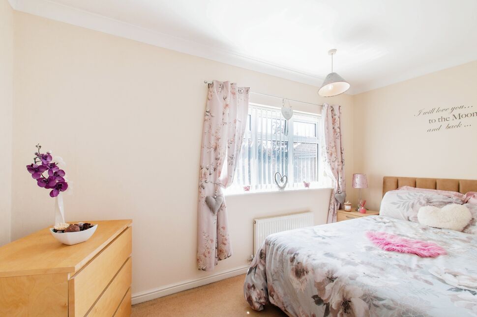 4 bedroom Detached House for sale, Springfield Road, Morley, LS27 £