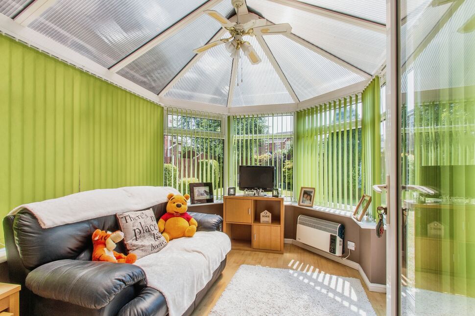 4 bedroom Detached House for sale, Springfield Road, Morley, LS27 £