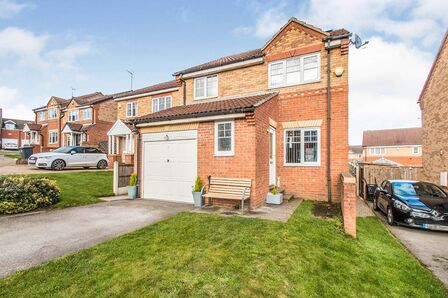 Dunnock Croft, 3 bedroom Detached House to rent, &pound;1,295 pcm
