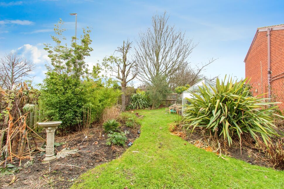 4 bedroom Detached House for sale, Way, Tingley, WF3 £425,000