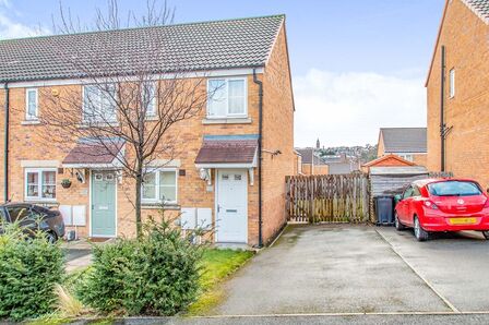 Seven Hill Way, 2 bedroom End Terrace House to rent, £1,200 pcm
