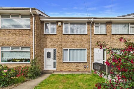 3 bedroom Mid Terrace House for sale