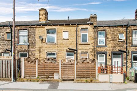 2 bedroom Mid Terrace House for sale