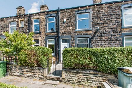East Park Street, 2 bedroom Mid Terrace House to rent, £895 pcm
