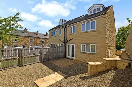 Mill Lane, 3 bedroom Semi Detached House to rent, £1,195 pcm