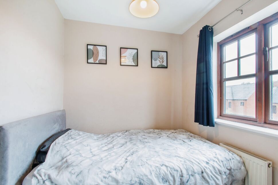 3 bedroom Mid Terrace House for sale, Renaissance Court, Churwell, LS27