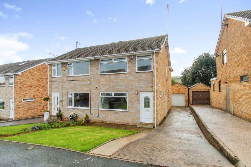 3 bedroom Mid Terrace House for sale, Carson Grove, Morley, LS27 £275,000