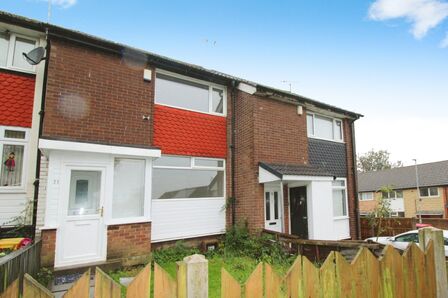 Manor Farm Way, 2 bedroom Mid Terrace House to rent, &pound;895 pcm