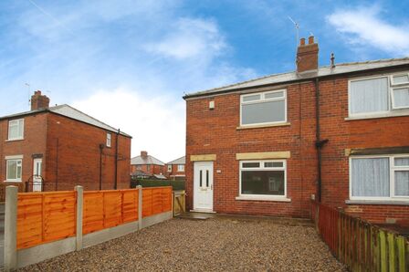 Vicarage Avenue, 2 bedroom End Terrace House to rent, £975 pcm