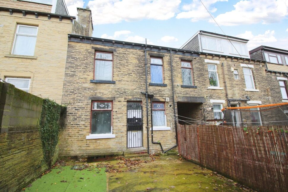 1 bedroom Mid Terrace House for sale, Batley Field Hill, Batley, WF17