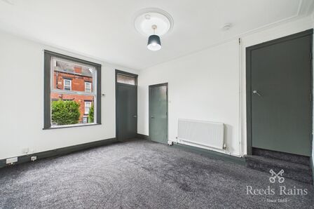 2 bedroom Mid Terrace House to rent