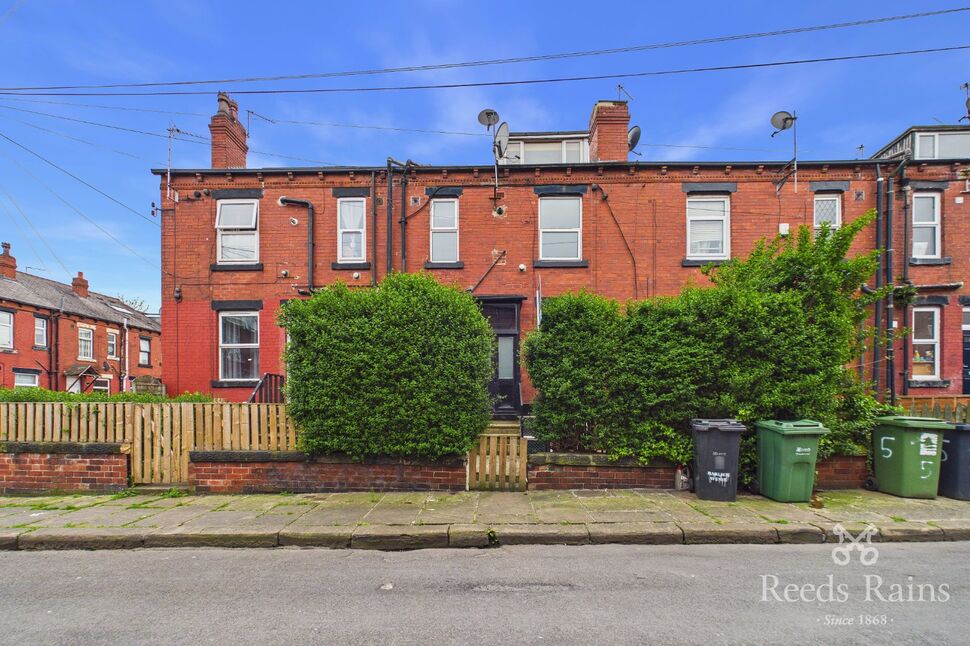 2 bedroom Mid Terrace House to rent