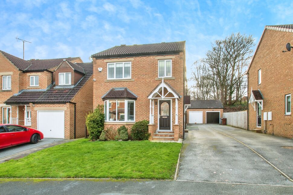 3 bedroom Detached House for sale, Bantam Grove View, Morley, LS27 £