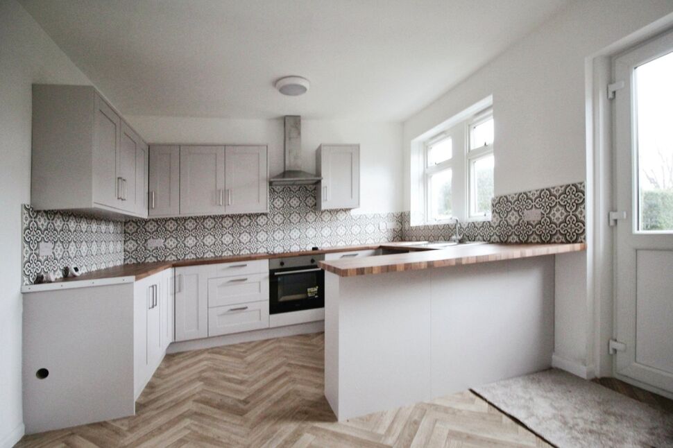 3 bedroom Semi Detached House to rent, Vicarage Avenue, Gildersome