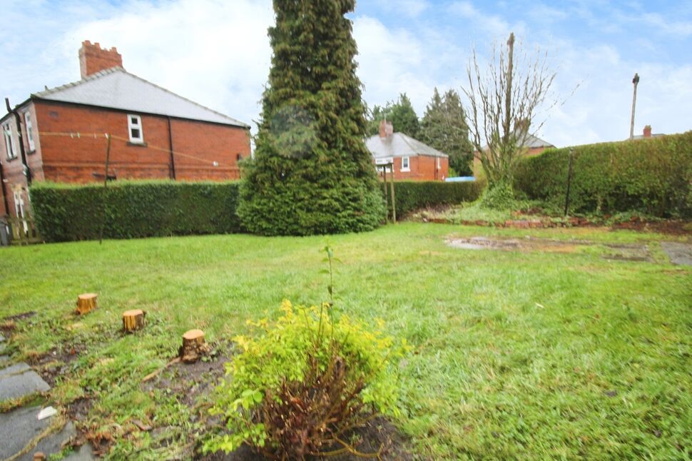 3 bedroom Semi Detached House to rent, Vicarage Avenue, Gildersome