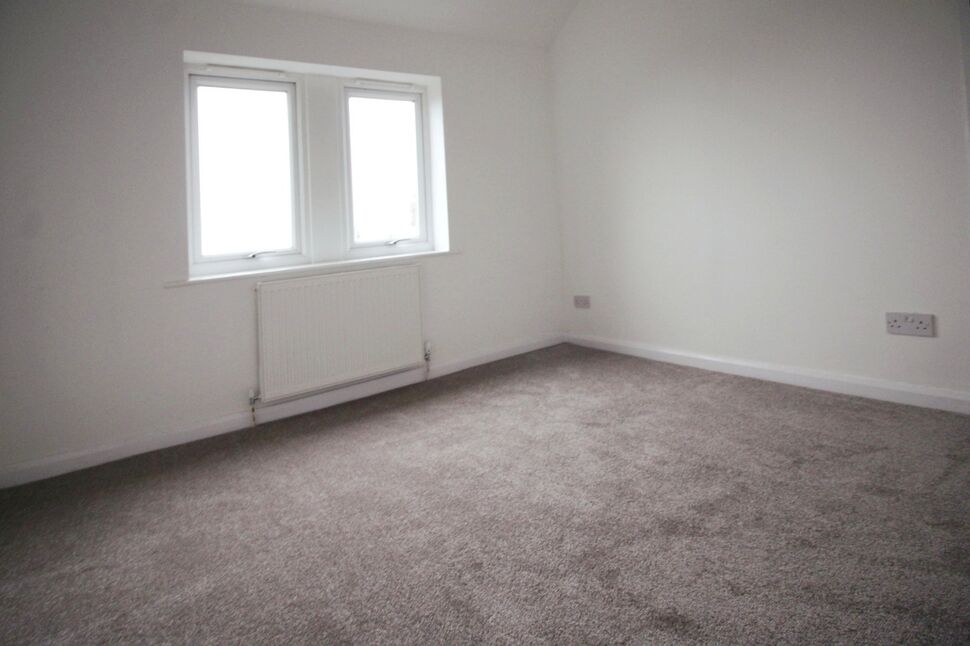 3 bedroom Semi Detached House to rent, Vicarage Avenue, Gildersome