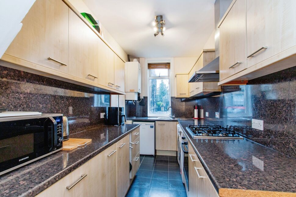 3 bedroom Mid Terrace House for sale, Zoar Street, Morley, LS27 £170,000