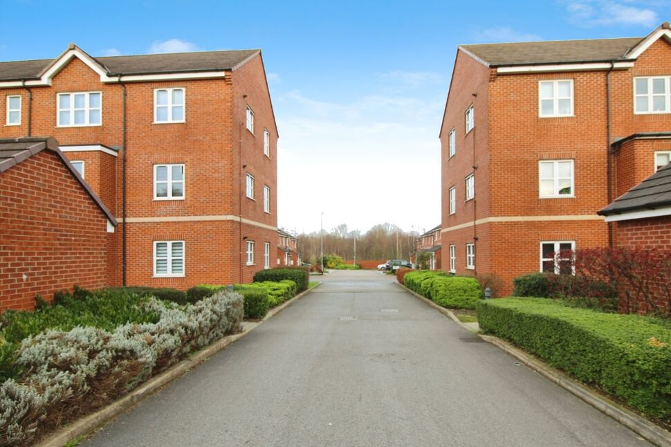 2 bedroom Flat for sale, Scampston Drive, East Ardsley, WF3 £135,000