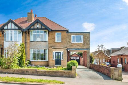 Scotchman Lane, 4 bedroom Semi Detached House for sale, £375,000