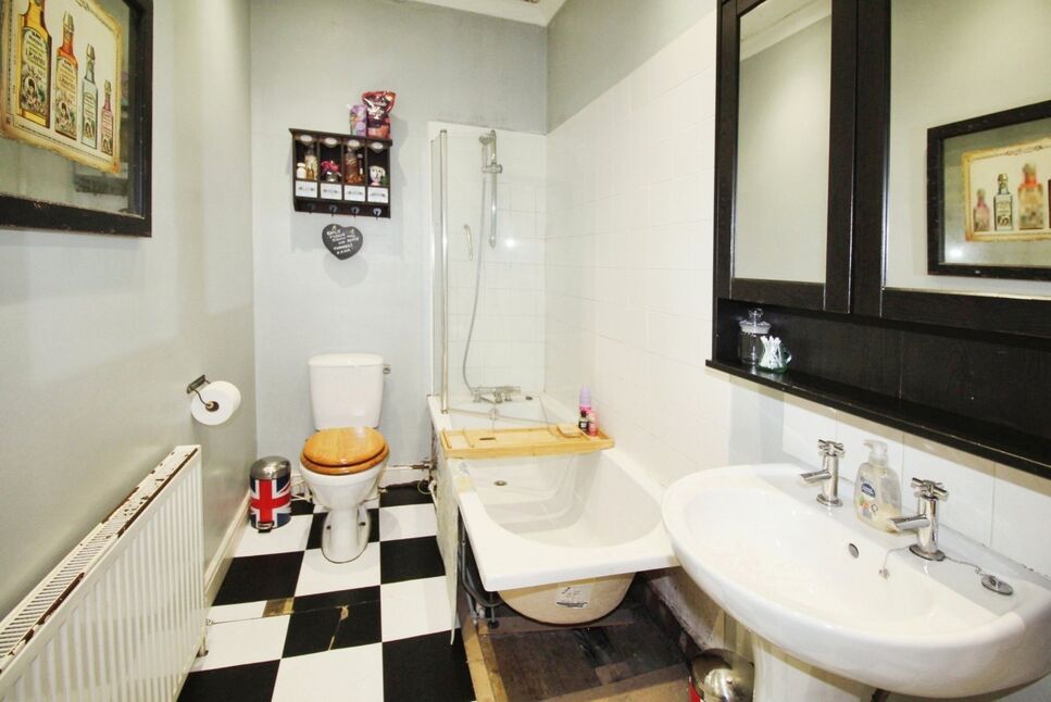 3 bedroom End Terrace House for sale, Fountain Street, Morley, LS27 £