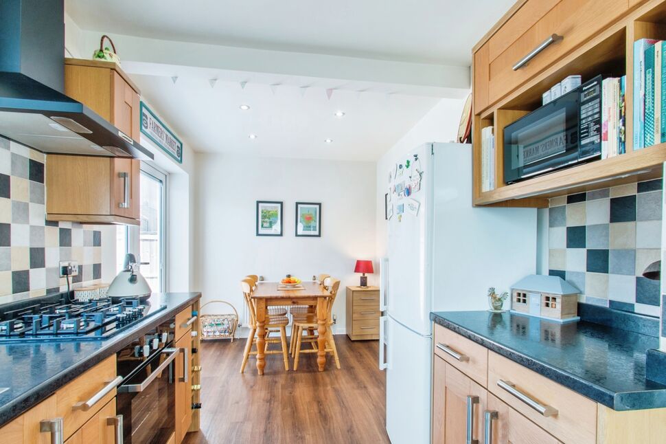 3 bedroom End Terrace House for sale, Springfield Avenue, Morley, LS27