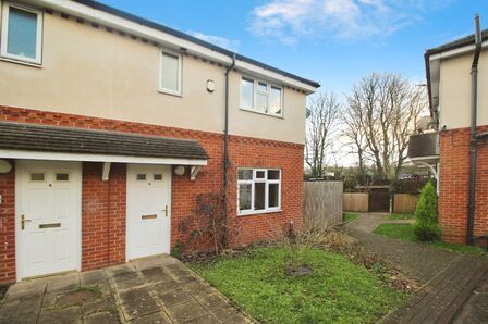 Stanhall Mews, 3 bedroom Semi Detached House to rent, &pound;1,300 pcm