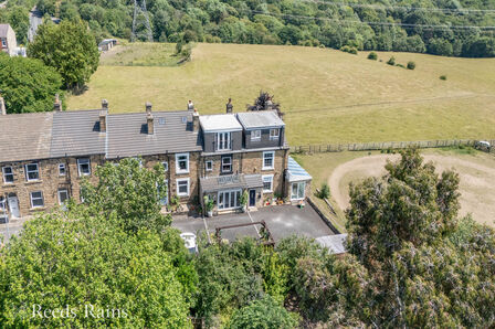 4 bedroom Mid Terrace House for sale