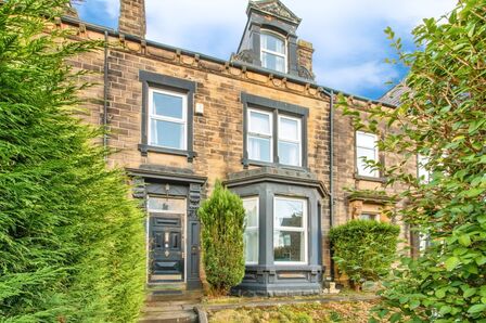 6 bedroom Mid Terrace House for sale