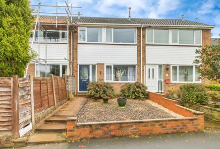 3 bedroom Mid Terrace House for sale