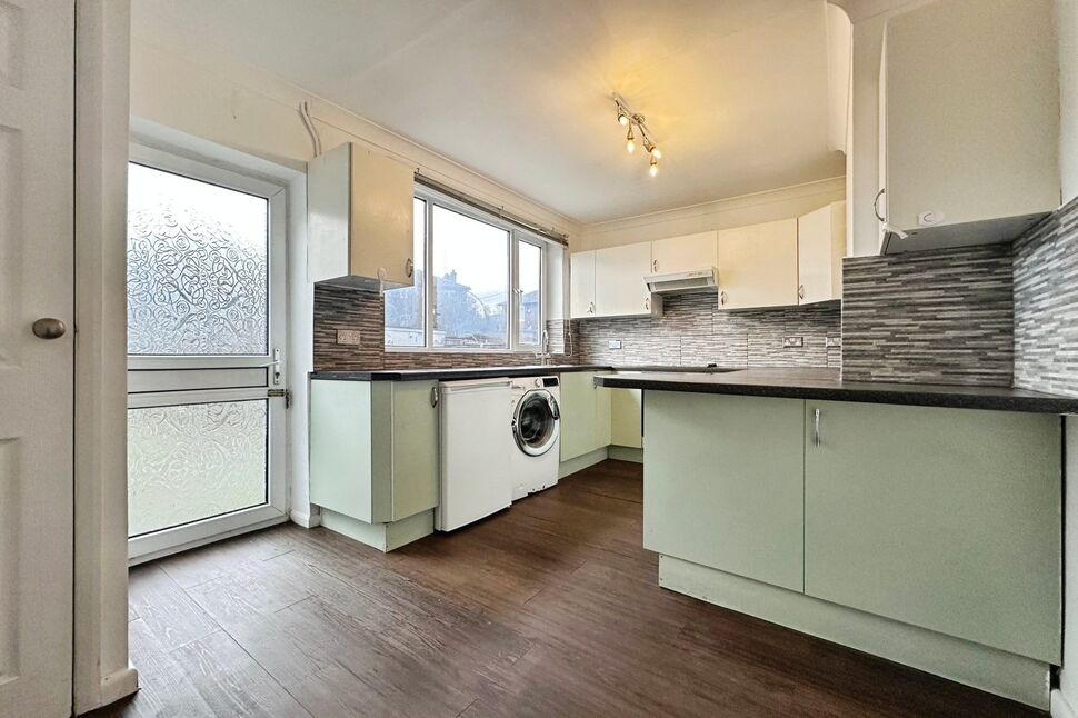 Kitchen / Dining Area