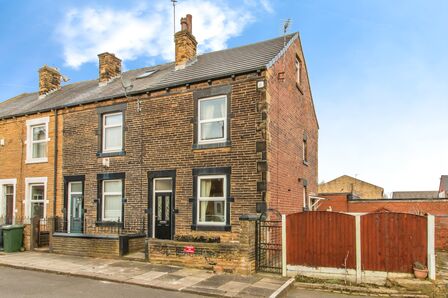 Victoria Avenue, 2 bedroom End Terrace House for sale, £179,950