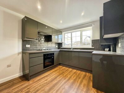 3 bedroom Mid Terrace House to rent