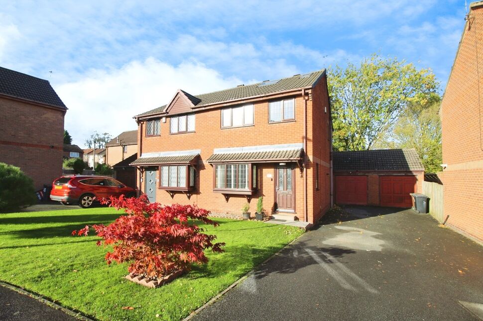 Main image of 4 bedroom Semi Detached House to rent, Topcliffe Grove, Morley, West Yorkshire, LS27