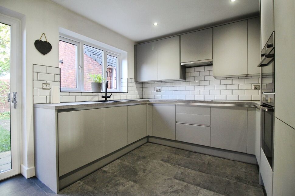 Kitchen / Dining Area