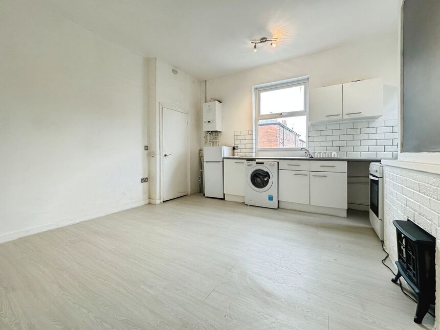 Kitchen / Living Area