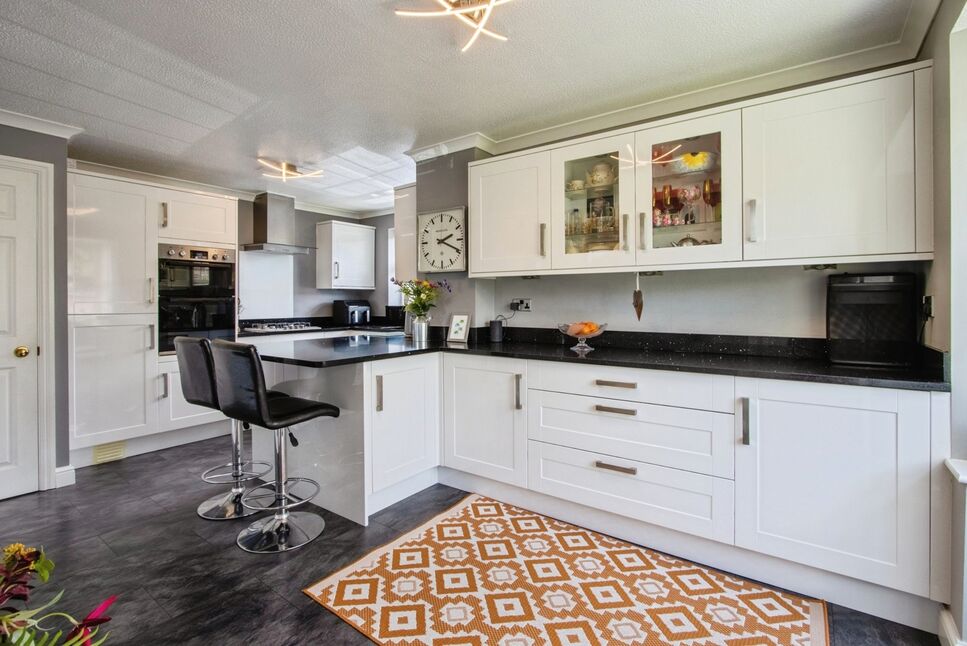 Kitchen / Breakfast Room
