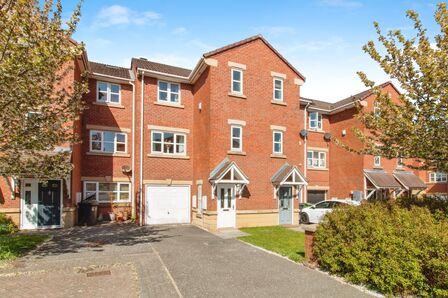 4 bedroom Mid Terrace House for sale