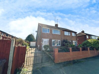 Cross Heath Grove, 3 bedroom Semi Detached House to rent, £1,200 pcm
