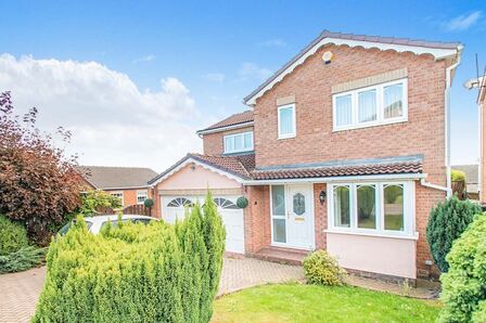 Heatherdale Drive, 4 bedroom Detached House to rent, £1,550 pcm