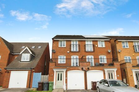 Kielder Drive, 4 bedroom Semi Detached House to rent, £1,750 pcm