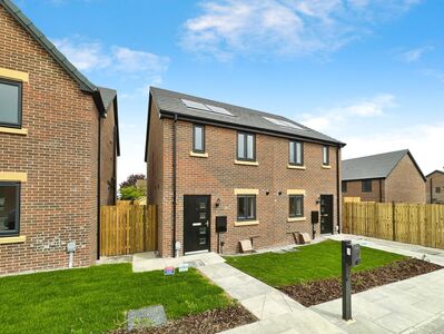 Cuthbert Court, 2 bedroom Semi Detached House to rent, £1,250 pcm