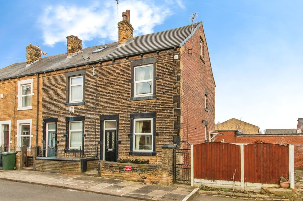 Main image of 3 bedroom End Terrace House to rent, Victoria Avenue, Morley, West Yorkshire, LS27