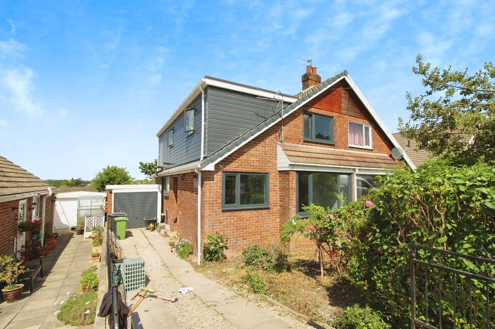 Main image of 4 bedroom Semi Detached Bungalow to rent, Woollin Crescent, Tingley, West Yorkshire, WF3