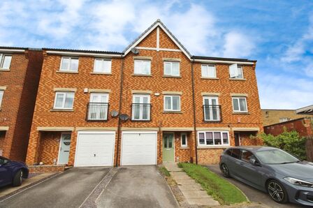 Prospect Mews, 4 bedroom Mid Terrace House for sale, £230,000