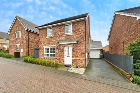 Perry Avenue, 4 bedroom Detached House to rent, &pound;1,495 pcm