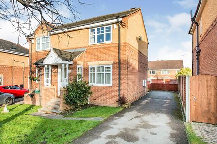 Bittern Rise, 2 bedroom Semi Detached House to rent, £1,100 pcm
